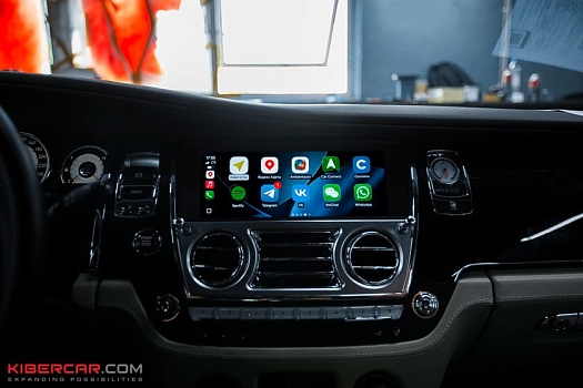 Rolls-Royce Wraith: Apple CarPlay и Android Auto на штатном мониторе