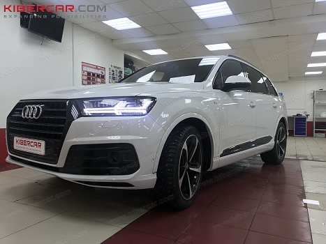 Audi Q7: мониторы в подголовники на базе Android 6.0