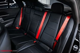 Замена ремней безопасности на Mercedes-Benz GLE Coupe: спортивный акцент в черном салоне