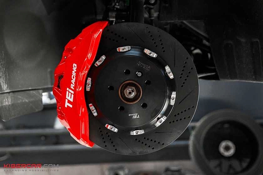 Geely Monjaro: динамика есть, тормозов не хватает. TEI Racing решает проблему