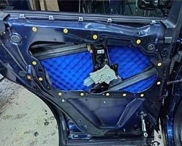Владелец Land Rover Discovery Sport об установке доводчиков и шумоизоляции длверей