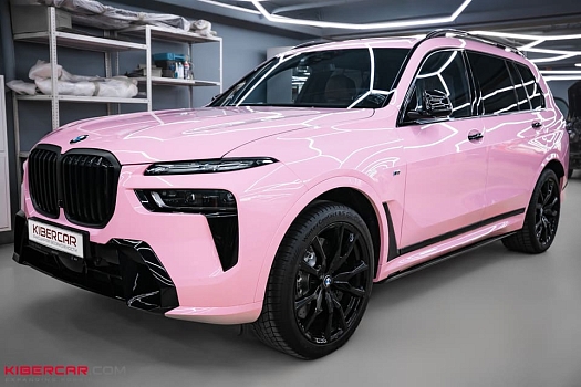 Оклейка BMW X7 розовой полиуретановой пленкой