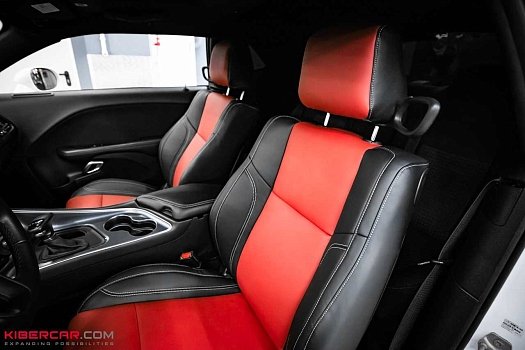 Перешив салона Dodge Challenger: спортивный интерьер, достойный легендарного маслкара