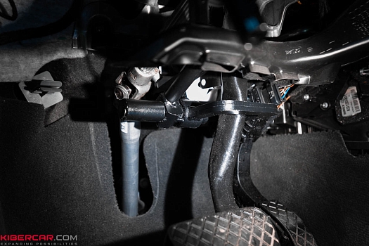 Audi Q8: блокиратор педали тормоза