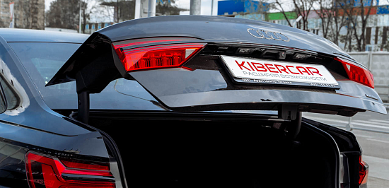 Audi A6: монтаж автоматического доводчика багажника