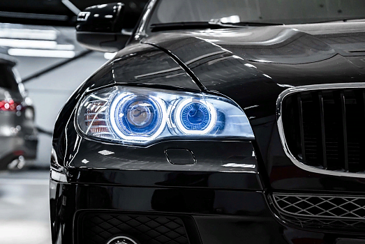 BMW X6/ X5 E71/E70: установка Bi-LED-линз и 3D «Ангельские глазки»