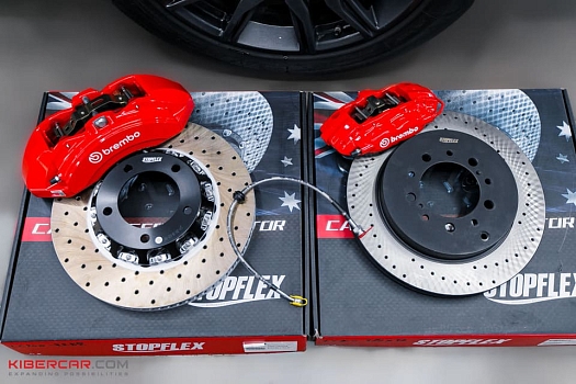 Brembo на Land Cruiser 200: предсказуемо и мощно