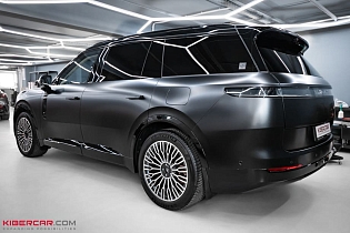 Комбинированная оклейка полиуретановой пленкой Lynk & Co 900: защита и стиль в одном проекте