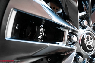 Toyota Land Cruiser 300: тормозная система Brembo