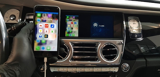 Интегрировали CarPlay и Mirrorlink в Rolls-Royce Ghost