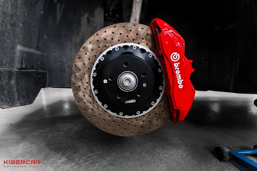 Audi Q5: апгрейд тормозов без замены задних суппортов. Спереди Brembo, сзади — покраска