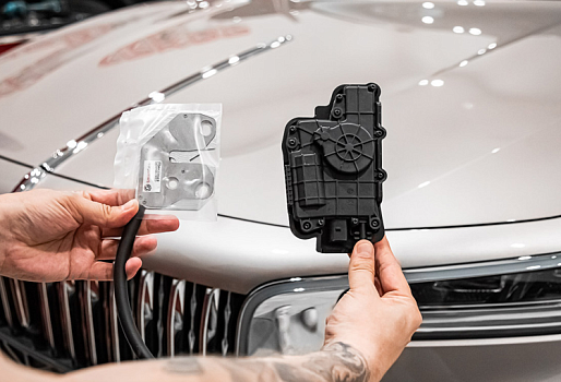 Hongqi H9: штатные доводчики дверей от SmartGear