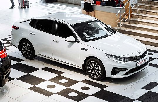 Kia Optima: установка системы Parklogix 360° 