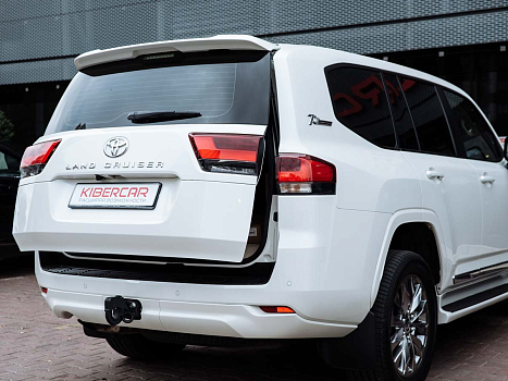 Toyota Land Cruiser 300: установка электропривода крышки багажника