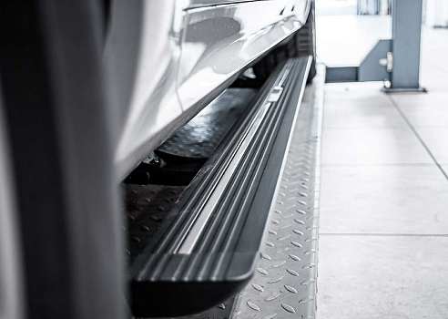 Porsche Cayenne 2022: установка электропорогов от SmartGear